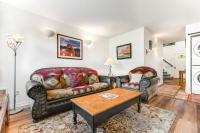 Redesigned Red Rock Condo with Golf Course View Patio Fireplace AC and Pool - Chambres d'hôtes Moab