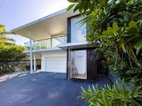 Stunning Views, Private Pool Near Hastings St - B&B Noosa Heads