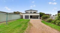 Lake Tyers Beach House - Spacious Coastal Escape - B&B Lake Tyers