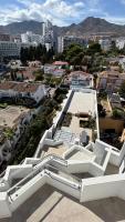 Ocean Breeze Penthouse - 550 m2, Jacuzzi, Terraza y Vistas al Mar - B&B Benalmádena