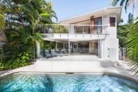 Pet-Friendly Waterfront Hideaway - B&B Noosa