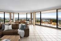 Penthouse with Incredible Views & Pool - Bed and Breakfast Noosa Heads