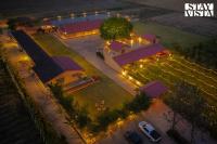 StayVista at Mud & Mirage - A Luxury Village Life - B&B Neoria Husainpur