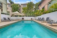 Luxury Retreat New Villa 17, Hastings St - B&B Noosa