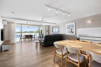 Las Rias, Riverside Luxury Bliss - B&B Noosa