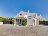 Crisgolf Apartments • Apt. 10 Private Garden - B&B Quarteira