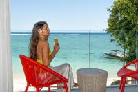Cap Ouest Beachfront Seaview Apartment - Chambres d'hôtes Flic en Flac