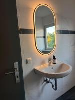 kleine gemütliche Dachgeschosswohnung - Chambres d'hôtes Rostock