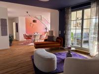 ANER 9 Elegantes Apartment für bis zu 8 Personen mit Infrarotsauna und großzügiger, offener Loggia - Bed and Breakfast Dresden