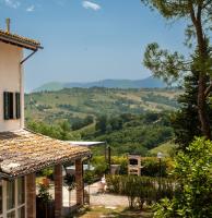 Villa Maline - Private Countryside Villa with Jacuzzi & Sauna - B&B Loro Piceno