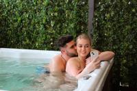 Luxury Spa Escape - Hot Tub Sauna Projector - B&B Dieppe