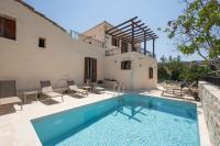 Athena Boutique Suites Gavalochori with Shared Pool - Chambres d'hôtes Gavalochori