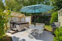 West Knoxville Area! Home w/ Hot Tub Near Dtwn - Chambres d'hôtes Knoxville