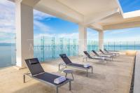 Wake Up to Waves – Beachfront 2BR Suite with Spectacular Views - Chambres d'hôtes Puerto Vallarta