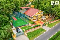 StayVista at Mystique Villa with Plunge Pool and Turf - Chambres d'hôtes Lonavla