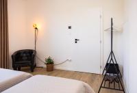 Private Sunny Apt With Free Parking 24-7 self check-in - Ferienwohnung Altsohl