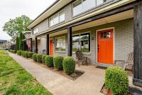 Chic 2BR Townhouse with Smart TV Close to All - B&B Charlotte