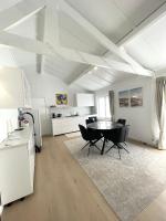 Dune Nest 233 - beautiful house near beach - up to 4 guests with garden, parking, WLAN - B&B Bredene