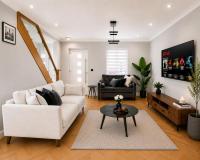Modern, Comfortable 3 Bedroom Contractors and Business Travel Accommodation in Spalding, Lincolnshire with Parking for 2 Vehicles - B&B Pinchbeck