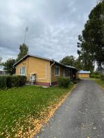 Yellow dreams house - 3 min from highway, sauna, big private parking, air conditioning - Chambres d'hôtes Kemi