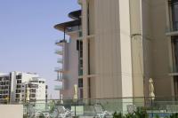 2BR Poolside Haven - Chic Serene Splash Retreat - Chambres d'hôtes Abou Dabi