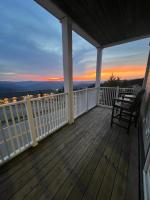 Village Ski-in - Ski-out 3BR3BA Condo w Hot Tub - Bed and Breakfast Snowshoe