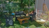 Jela - Spacious Two-Bedroom Apartment near City Center with Free Parking & Wi-Fi - Chambres d'hôtes Podgorica