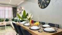 Modern 3BR Home Sleeps 11 Families Contractors - Chambres d'hôtes Wealdstone