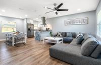 Charming & Renovated Home 20 Minutes from Tampa - Ferienwohnung Brandon