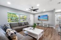 Charming & Renovated Home 20 Minutes from Tampa - Ferienwohnung Brandon