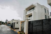Rama Luxury Villa with Rooftop and Penthouse - B&B Kigali