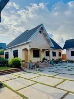 Spacious 4BR Apartment near Kilimanjaro Airport - B&B Boma la Ngombe