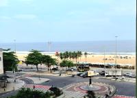 Acorde olhe para o Mar de Copacabana na quadra da praia o apartamento foi preparado para ser o cenário das melhores memórias de suas férias com um ambiente iluminado e refrigerado você encontra aqui um espaço ideal para relaxar com sua família e amigos - Ferienwohnung Rio de Janeiro