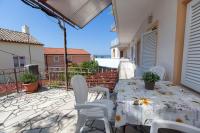 Apartmenthaus"Kala" - B&B Cirquenizza
