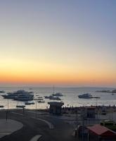 Blue Whale Beach Front VIP apartments - Chambres d'hôtes Hurghada