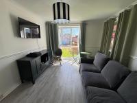 1 Bed Apartment - City Centre - M69 - Shops - Ferienwohnung Hinckley