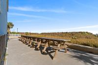Oceanfront 1BR King • Ground-Floor Patio • Dog Friendly • Blue Mist 101 - B&B Myrtle Beach