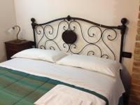 B&B Barete - Casa Vacanze Sotto l'Arco - Bed and Breakfast Barete