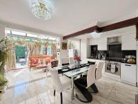 Cheerful 4 bedroom house with garden free parking - B&B Londra
