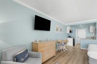 Beyond Charming Oceanfront Studio with King Bed - B&B Pawleys Island