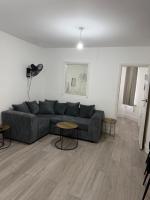Black Horse one bedroom Ground Floor Apartment - B&B London