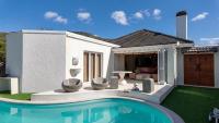 Tranquil Oasis in Fish Hoek - Private Pool, Braai,Japanese Tatami Suite - B&B Clovelly