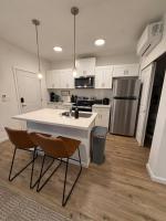 Emerald Retreat Luxe 1BR Townhome - B&B Tacoma