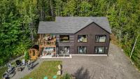 Vertigo-Chalet-Fleuve-Montagnes-Spa Sauna - B&B Les Éboulements