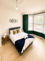3BR Central London Apt Long Stay Private Garden - B&B Londra