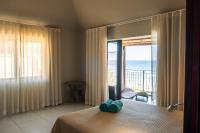 Beachfront villa by M&H - Chambres d'hôtes Tamarin