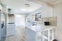Spacious House with Pool - B&B Wonga