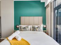Menlyn Maine spacious studio unit - B&B Pretoria