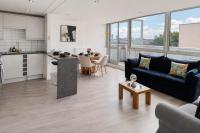 Modern 2 Bedroom Hackney Flat with Balcony near Victoria Park & London Fields - B&B Londra