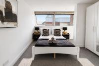 Modern 2 Bedroom Hackney Flat with Balcony near Victoria Park & London Fields - B&B London
